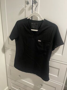 FIGS Black Short Sleeve V-Neck Scrub Top